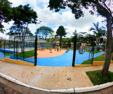 Praça Douglas Galvão Revela-1